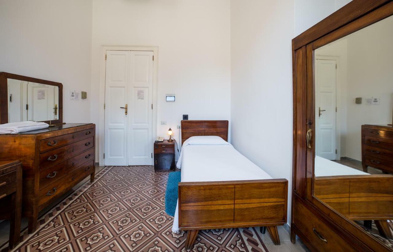 Hotel Aer Bj Vittoria Cagliari Eksteriør billede